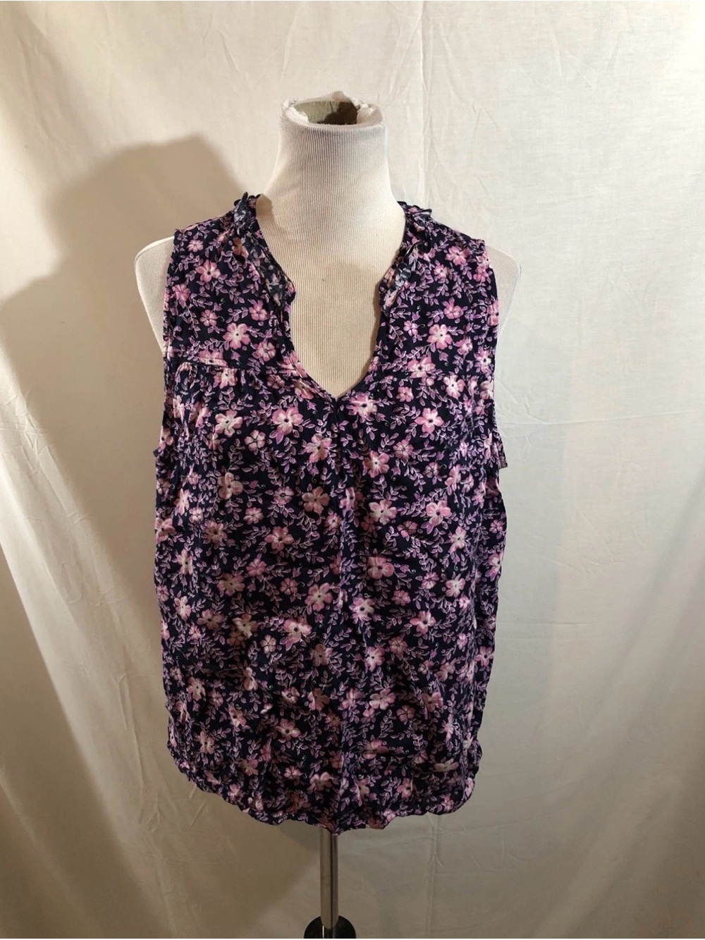 Gap Navy Sleeveless Top With Purple & Pink Flowers - Womens XL, Bust 23”